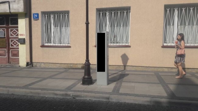 Просто у центрі міста: у Луцьку виявили рекламу наркотиків. ФОТО