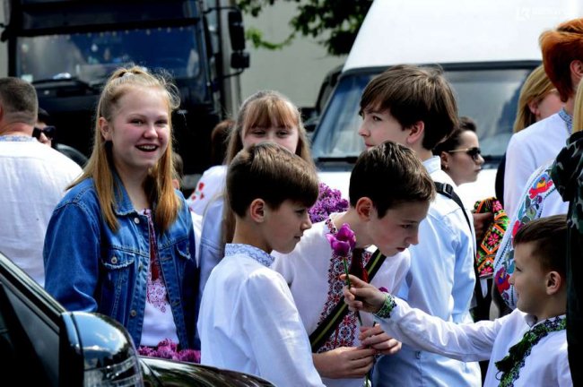 У Луцьку відбулась хода із вишитими рушниками. ФОТО