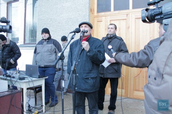 На мітинг у Нововолинську вийшло близько тисячі мешканців. ФОТО