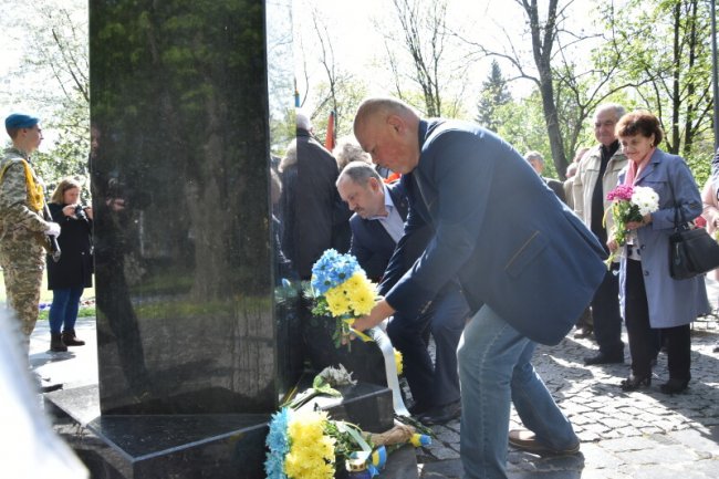 Катастрофа тривалістю в життя: у Луцьку вшанували пам’ять жертв аварії на ЧАЕС. ФОТО