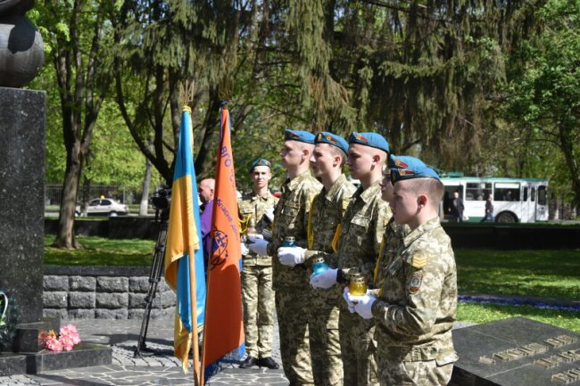 Катастрофа тривалістю в життя: у Луцьку вшанували пам’ять жертв аварії на ЧАЕС. ФОТО