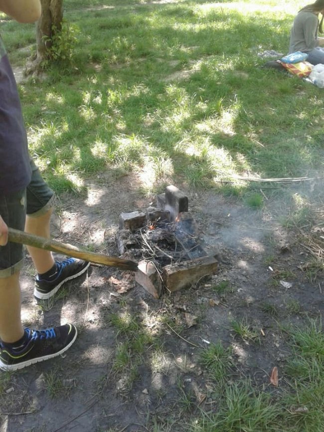 «Палять, палять і палять»: у Луцьку продовжують палити сміття. ФОТО