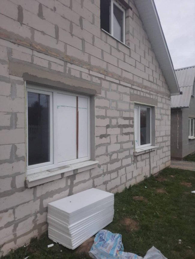 Вибухова хвиля і уламки ракет сьогодні пошкодили 12 будинків у Луцьку