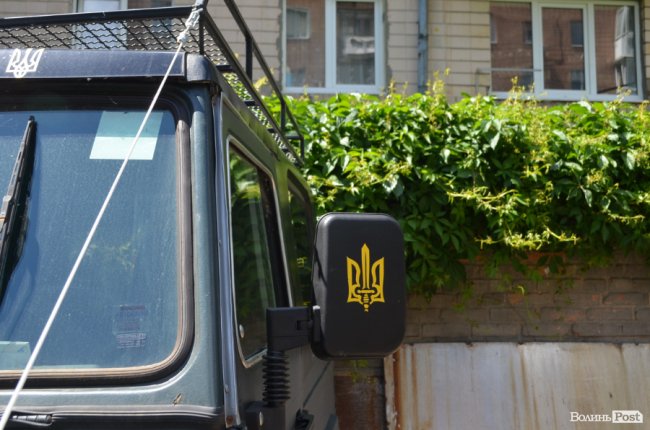 Майстерня у Луцьку безоплатно ремонтує автомобілі на фронт і адаптовує машини для воїнів з інвалідністю