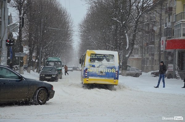 Луцьк замітає снігом. ФОТО