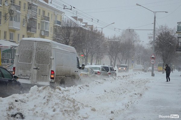 Луцьк замітає снігом. ФОТО