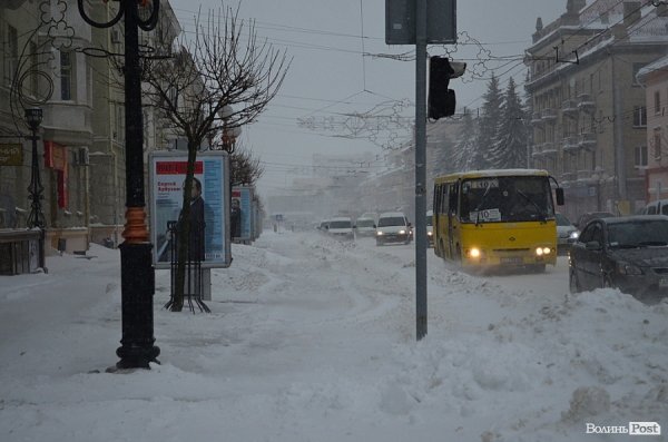 Луцьк замітає снігом. ФОТО