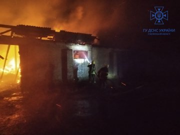 На Волині горіли дві господарські споруди