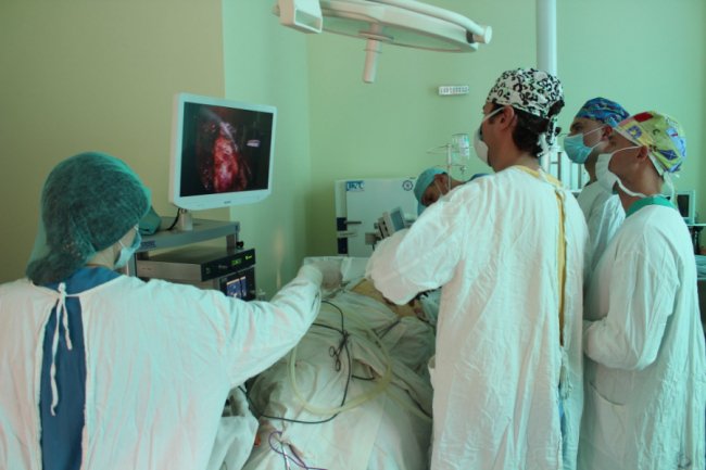 Волинські медики успішно видалили пухлину нирки без розрізів. ФОТО