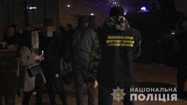 У Луцьку виявили клуб, який працював після опівночі: деякі з відвідувачів мали наркотики