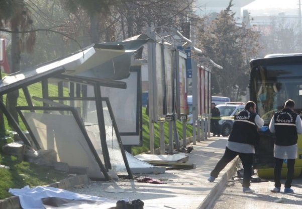 У Туреччині автобус врізався в зупинку: є загиблі і травмовані