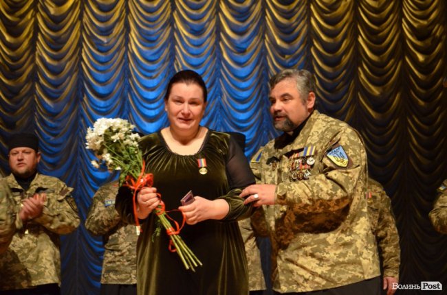 Маму загиблого волинського Героя нагородили медаллю