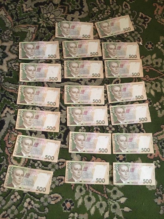 На Волині на хабарі в 10 тисяч затримали чиновника. ФОТО