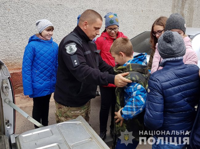 Луцьким школярам показали, як працюють вибухотехніки. ФОТО
