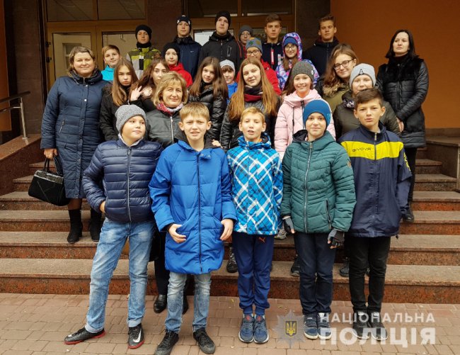 Луцьким школярам показали, як працюють вибухотехніки. ФОТО