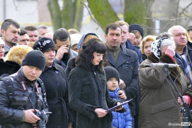 Сотні лучан вшанували пам’ять Героїв Небесної Сотні