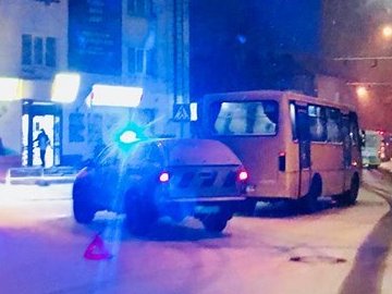 Аварія в Луцьку: на переході зіткнулися маршрутка і легковик