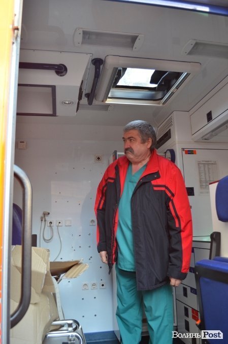 Луцький  госпіталь отримав реанімобіль для перевезення поранених. ФОТО