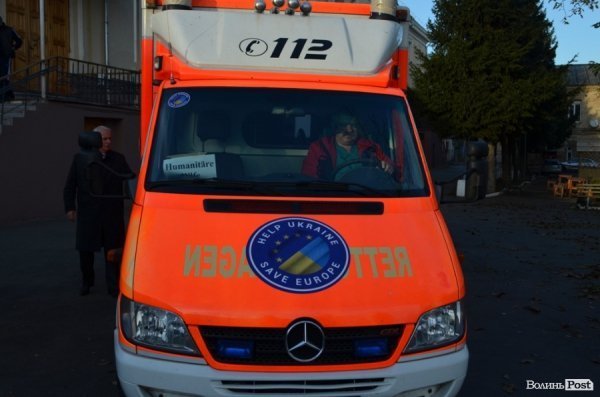 Луцький  госпіталь отримав реанімобіль для перевезення поранених. ФОТО