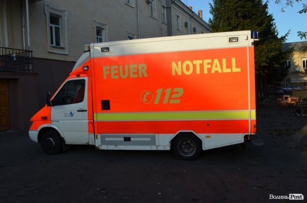 Луцький  госпіталь отримав реанімобіль для перевезення поранених. ФОТО