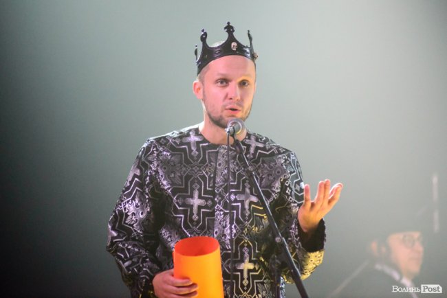 Гурт «Танок на Майдані Конґо» приїхав у Луцьк із вертепом. ФОТО