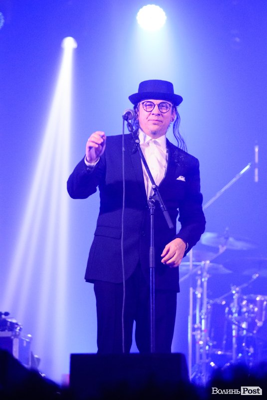 Гурт «Танок на Майдані Конґо» приїхав у Луцьк із вертепом. ФОТО