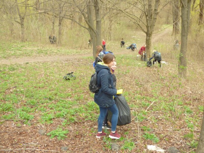 Півтисячі студентів та комунальників зібралися на передвеликодню толоку у Луцьку