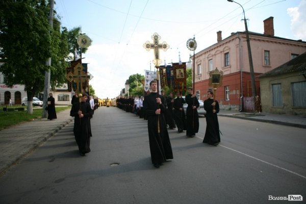 Миколая Чудотворця у Луцьку вшанували хресною ходою. ФОТО 
