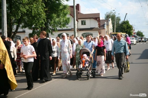 Миколая Чудотворця у Луцьку вшанували хресною ходою. ФОТО 