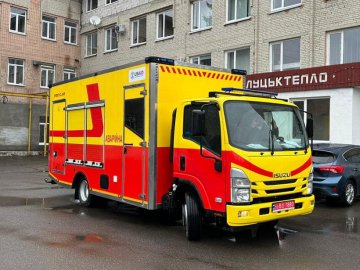 Луцькі комунальники отримали аварійний автомобіль від партнерів зі США. ФОТО