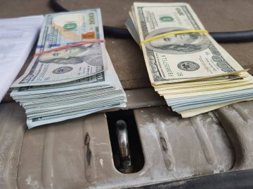 Чиновник помер під час отримання хабара