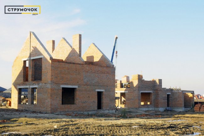 «Інвестор» перетворює пустир під Луцьком на унікальний житловий комплекс. ФОТО*