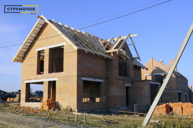 «Інвестор» перетворює пустир під Луцьком на унікальний житловий комплекс. ФОТО*