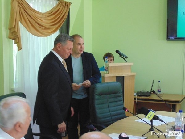 Новий член  виконкому Луцькради отримав посвідчення. ФОТО