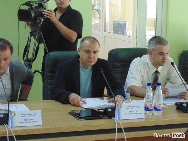 Новий член  виконкому Луцькради отримав посвідчення. ФОТО