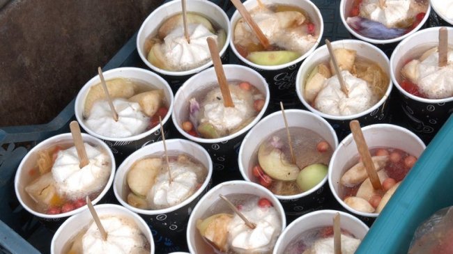 Морозиво, лід і тінь: як у Луцькому зоопарку допомагають тваринам у спеку