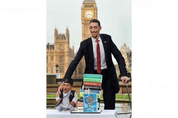 Зустрілися найвища і найнижча людина у світі. ФОТО