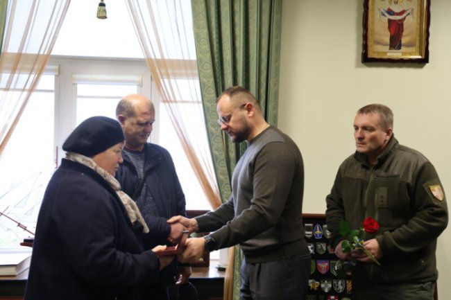 У Луцьку вручили державні нагороди рідним загиблих Героїв