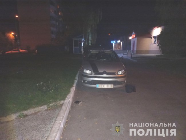 У Рівному незнайомець напав на дівчину і вдарив ножем у живіт