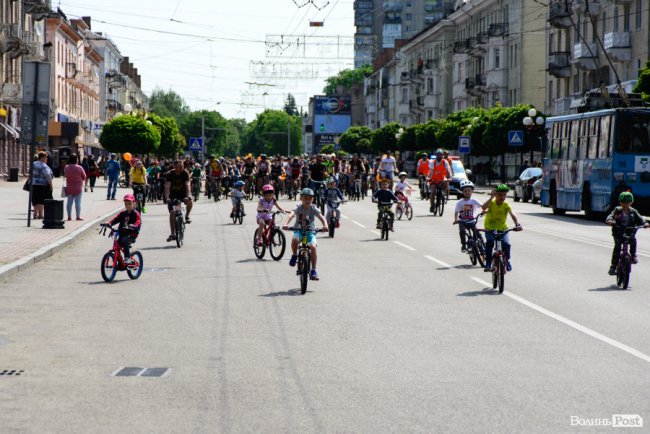 З дітками, собакою та у вишиванках: як лучани провели «Велодень-2019». ФОТО