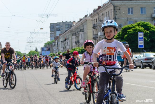 З дітками, собакою та у вишиванках: як лучани провели «Велодень-2019». ФОТО