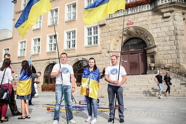 Самооборона привезла з Європи кошти та «швидкі» для АТО. ФОТО
