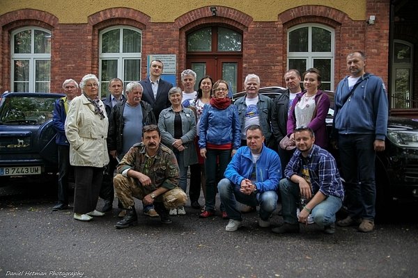Самооборона привезла з Європи кошти та «швидкі» для АТО. ФОТО
