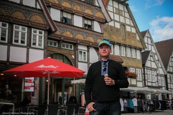 Самооборона привезла з Європи кошти та «швидкі» для АТО. ФОТО