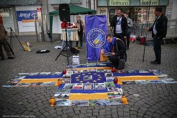 Самооборона привезла з Європи кошти та «швидкі» для АТО. ФОТО