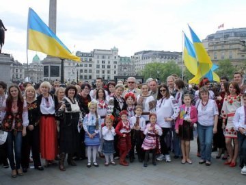 У центрі Лондона українці пройшлися маршем у вишиванках. ФОТО