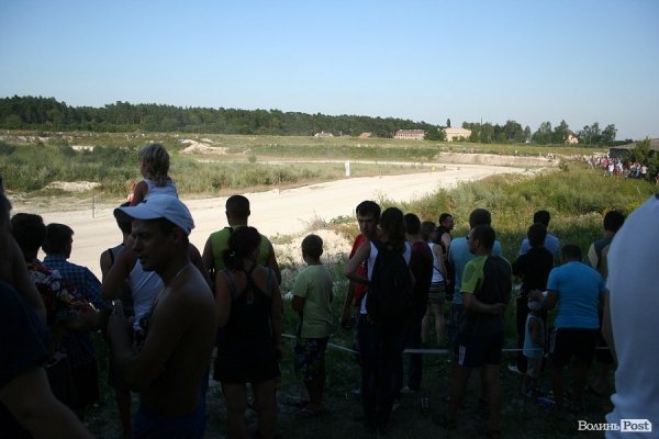 Під час автогонок під Луцьком перекинувся автомобіль. ФОТО