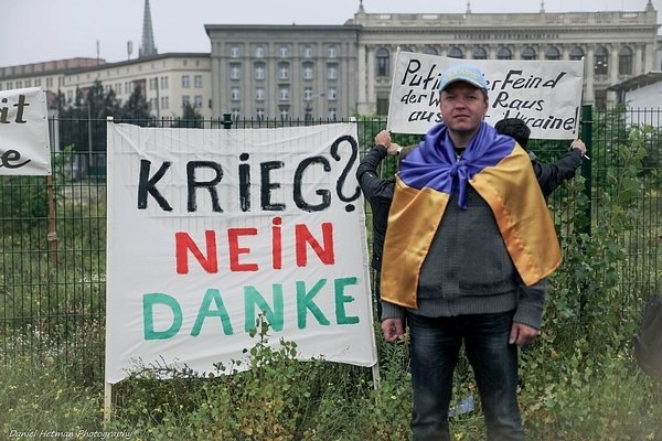 Самооборона привезла з Європи кошти та «швидкі» для АТО. ФОТО