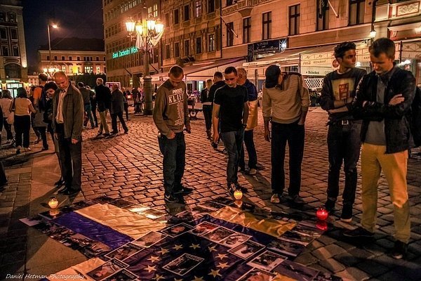 Самооборона привезла з Європи кошти та «швидкі» для АТО. ФОТО