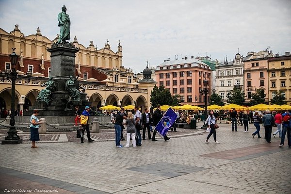 Самооборона привезла з Європи кошти та «швидкі» для АТО. ФОТО